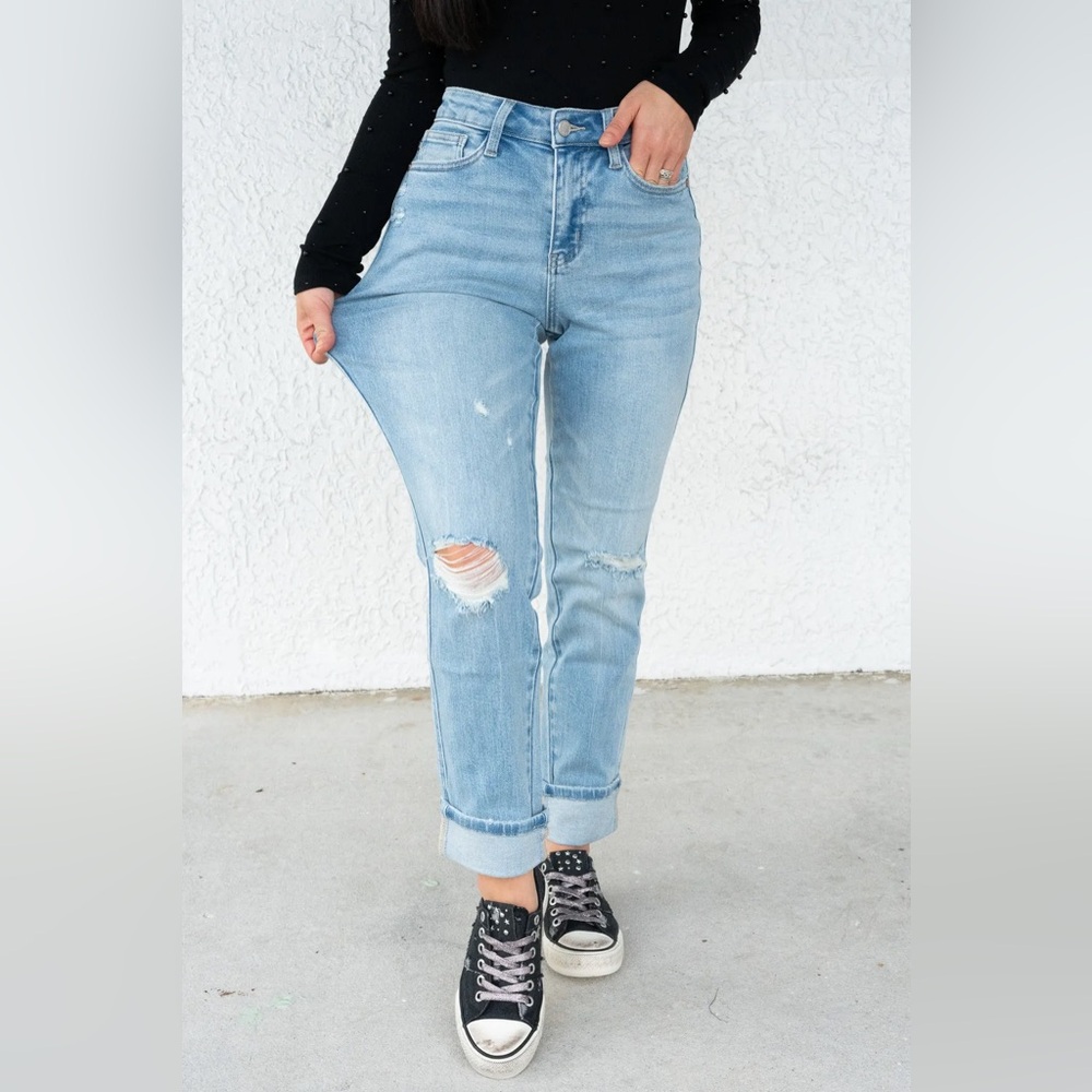 Judy Blue Star Struck Mid Rise Cuff Boyfriend Jeans blue light plus size 22 - Picture 3 of 16
